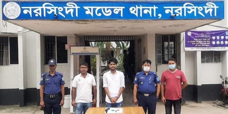 নরসিংদী মডেল থানা পুলিশ কর্তৃক অভিযানে তালিকাভূক্ত শীর্ষ সন্ত্রাসী,পেশাদার খুনী গ্রেফতার