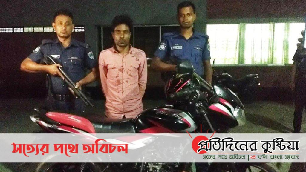 দৌলতপুর থানা পুলিশের অভিযানে চোরাই মোটরসাইকেল সহ আটক ১