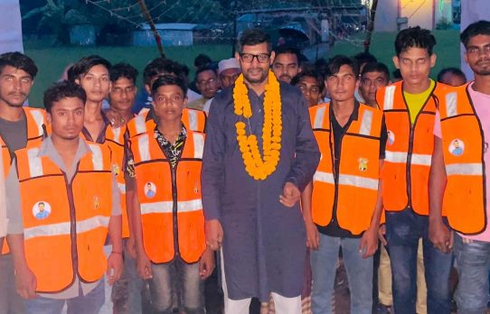 স্বাধীনের পরে এই প্রথম দলীয় স্বেচ্ছাসেবক  পূজা মন্দিরে বললেন পূজা উদযাপন কমিটির সাধারণ সম্পাদক মিলন 